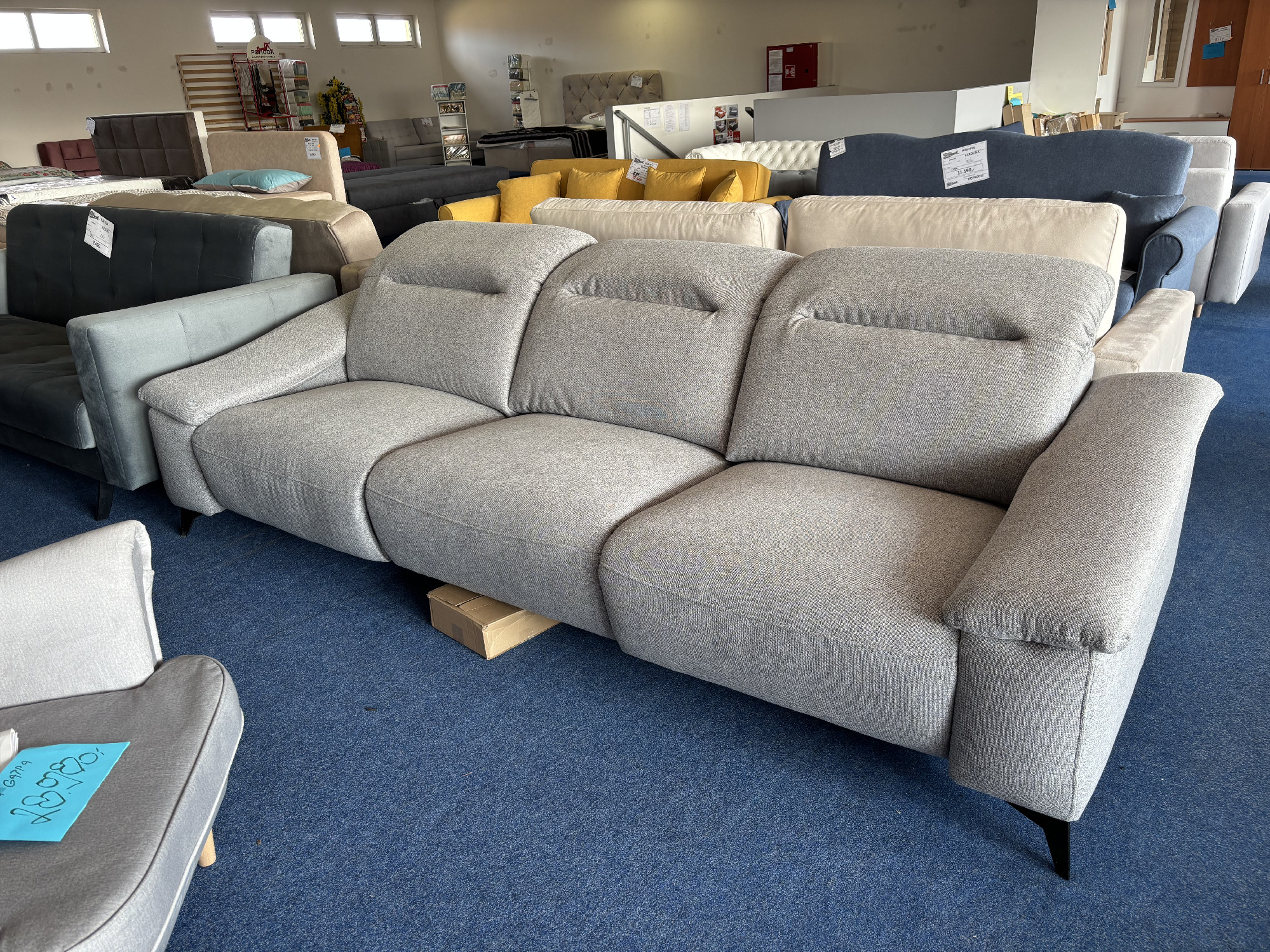 Pohovka Gappa s polohováním - šedá látka