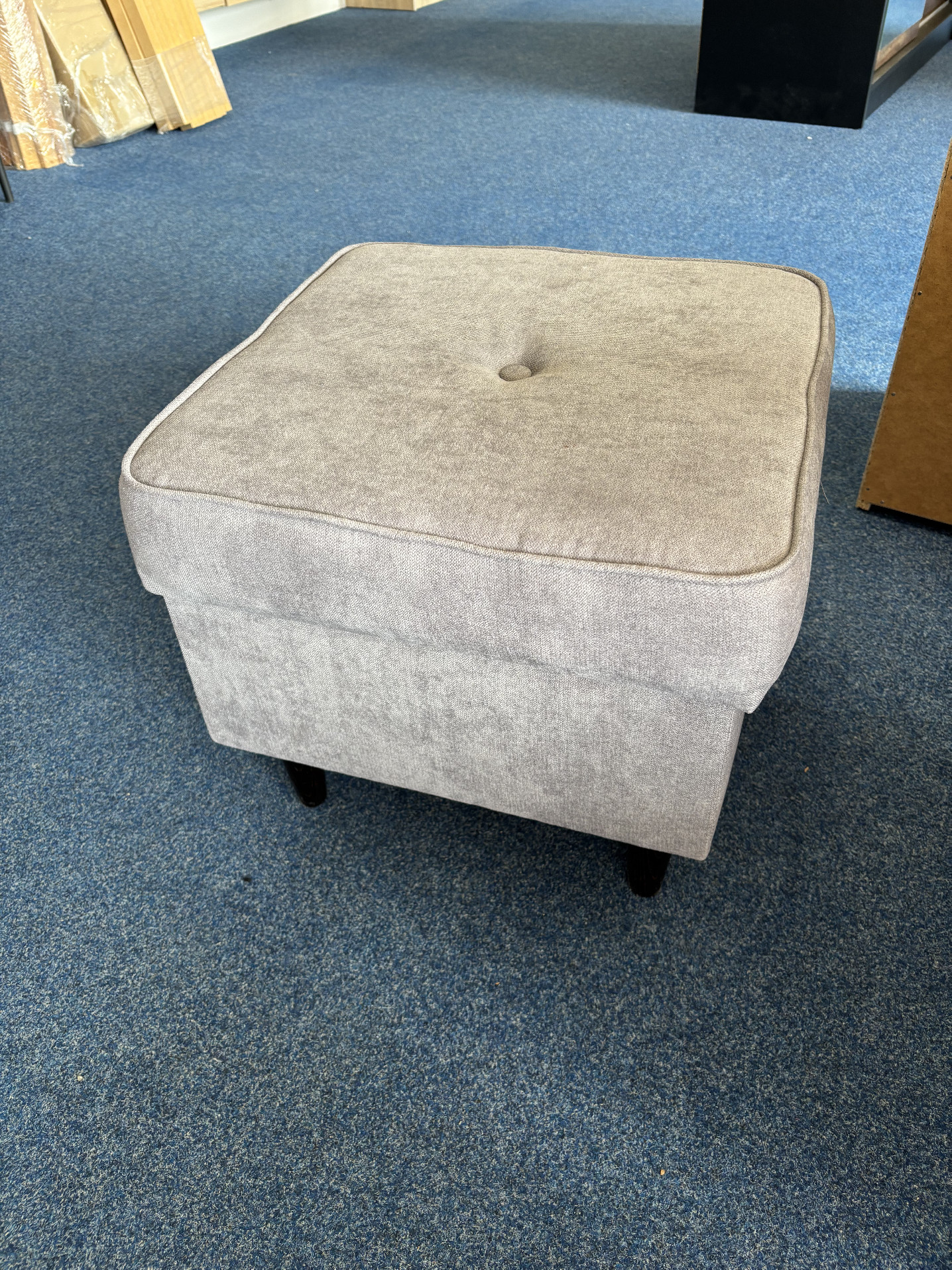 Taburet Flo látka: šedá látka